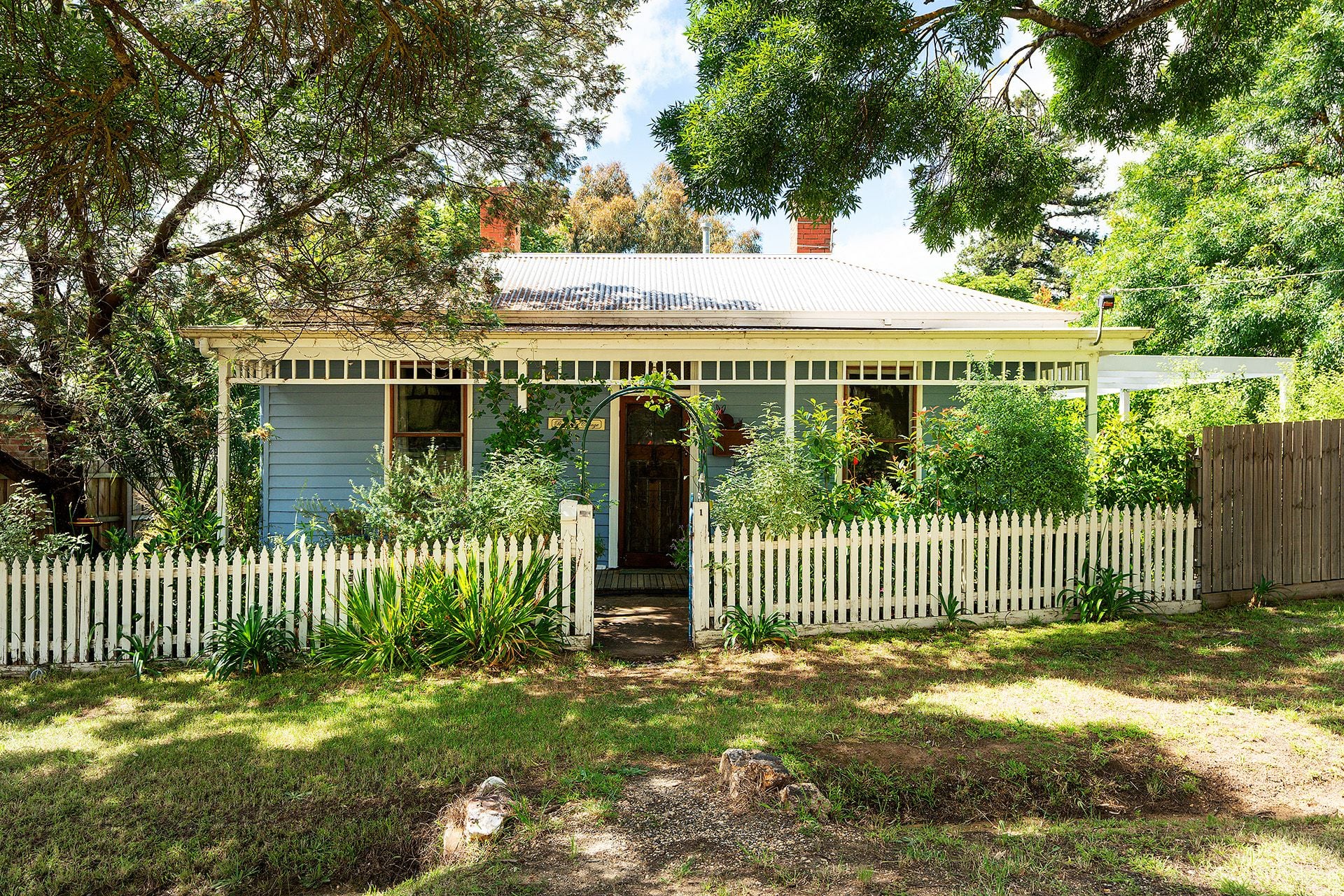 1 Goldsmith Crescent, Castlemaine - Thumbnail 2
