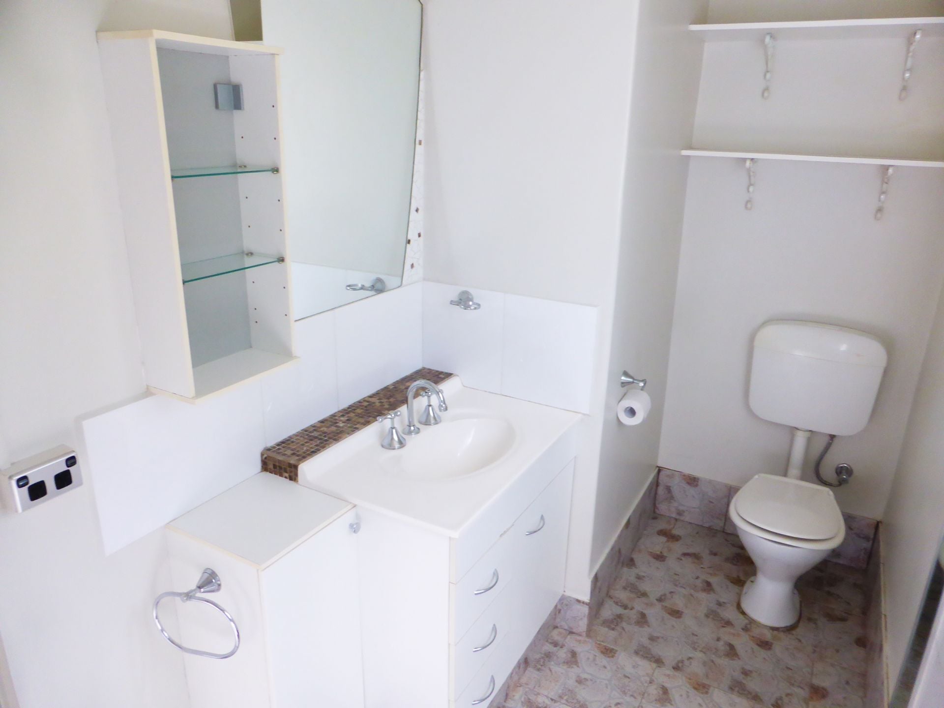 EXCELLENT APARTMENT SET IN TRANQUIL SURROUNDING