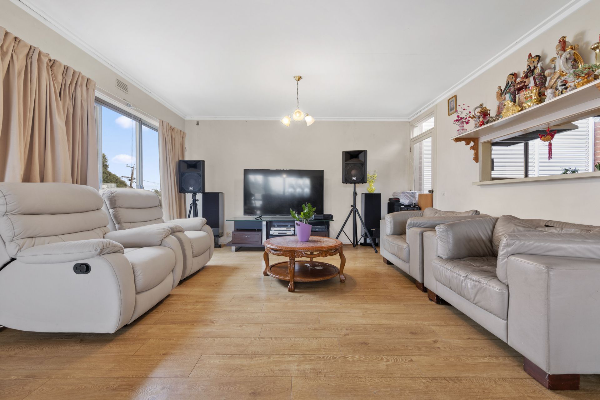 COMBINED INDUSTRIAL AND LIVING SPACE