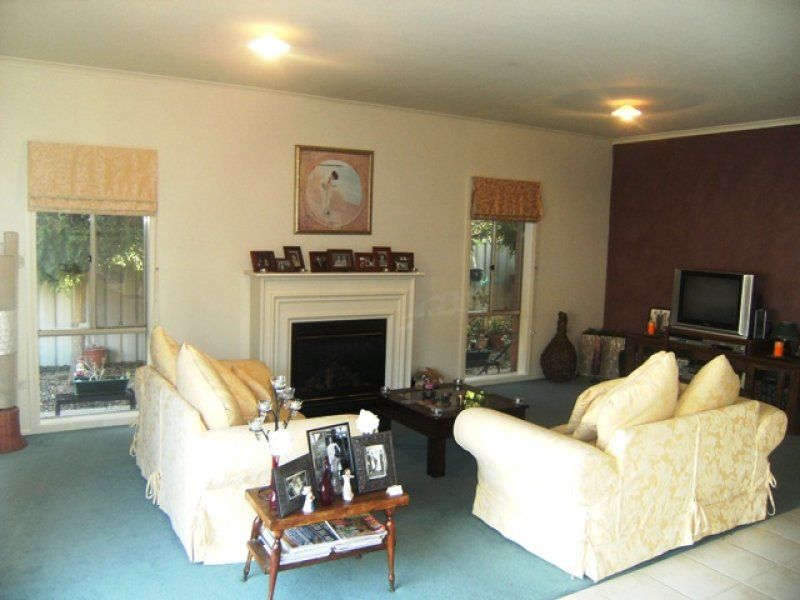 24 Cleland Way, Caroline Springs - Thumbnail 4