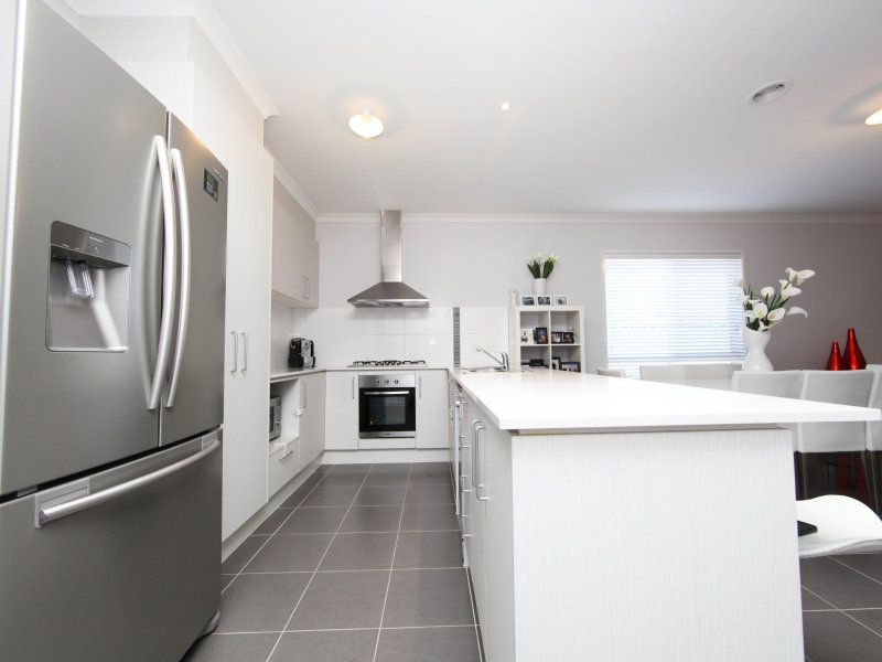 16 Torbreck Avenue SOUTH MORANG, South Morang - Thumbnail 4