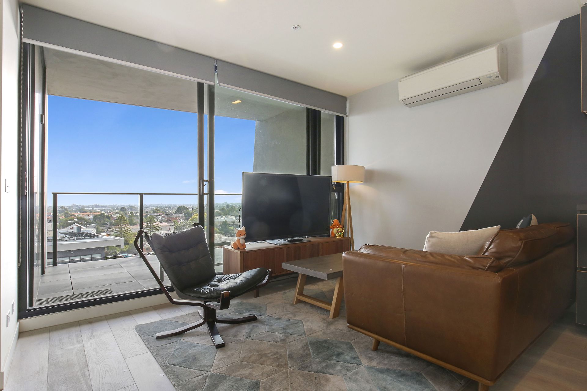 Enviable Lifestyle with City Views!!!