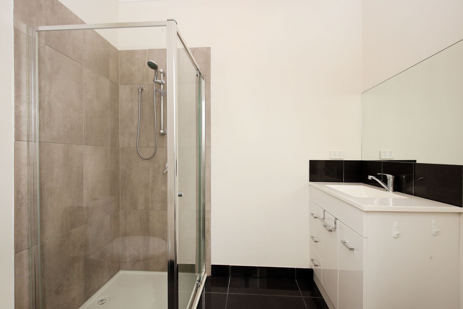 SUMMERHILL DELIGHT 
One Bedroom plus a Study