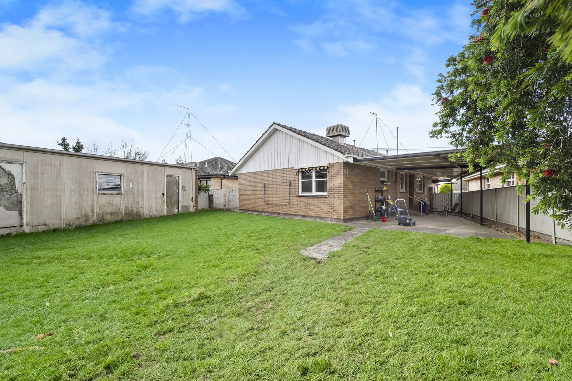 15 Elizabeth  Street, Wendouree, Wendouree - Thumbnail 2