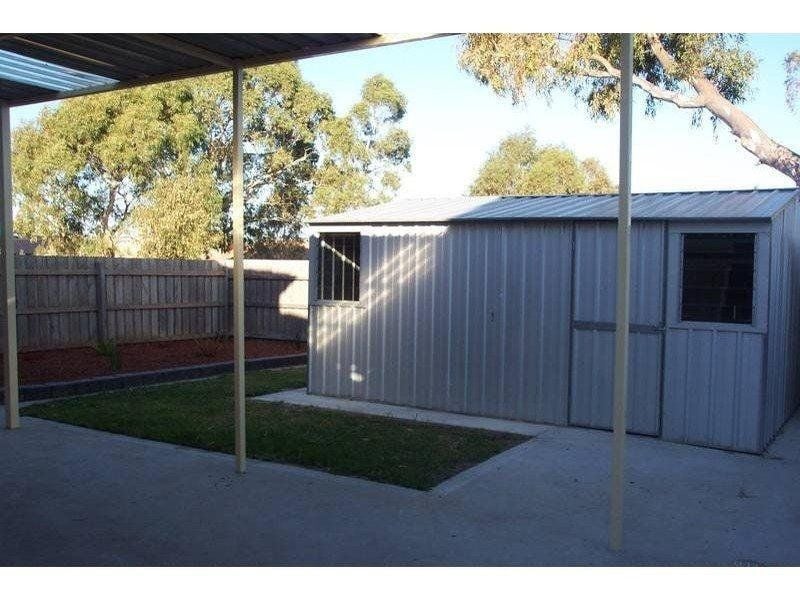 IMMACULATE TOWNHOUSE !!!