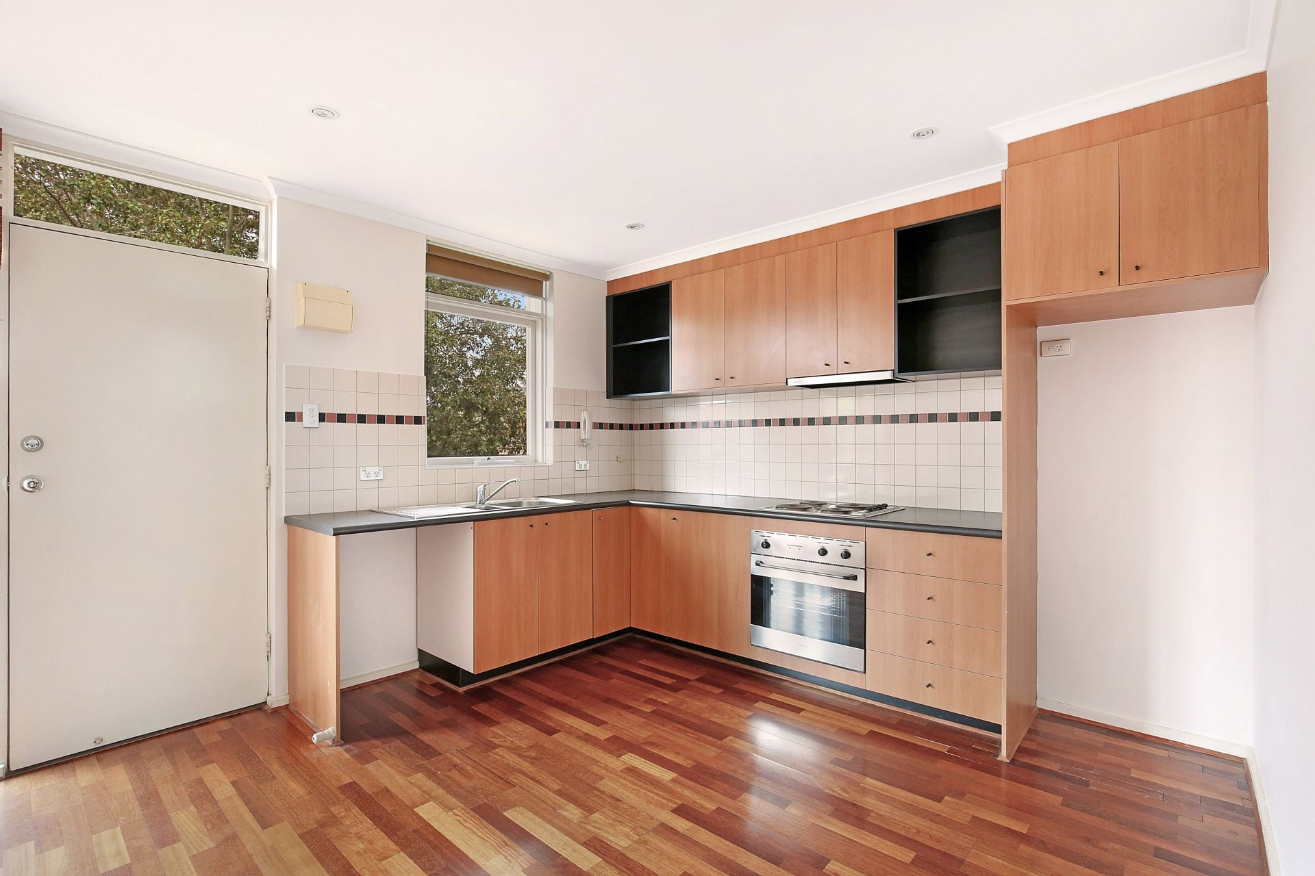 Stunning One Bedroom Apartment In Great Location!