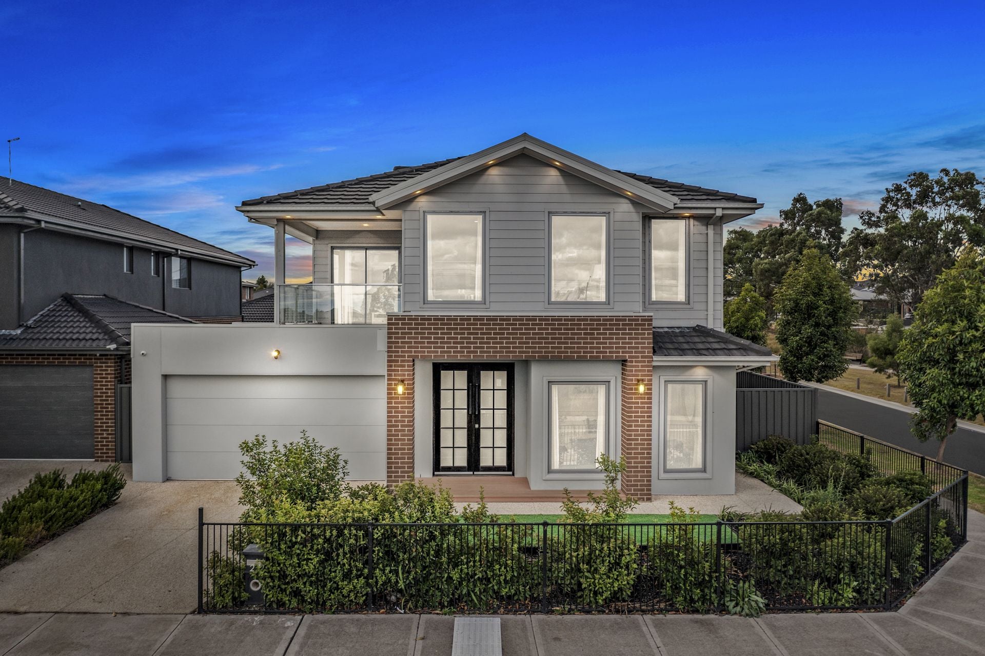 FULLY FURNISHED EX DISPLAY FAMILY HOME