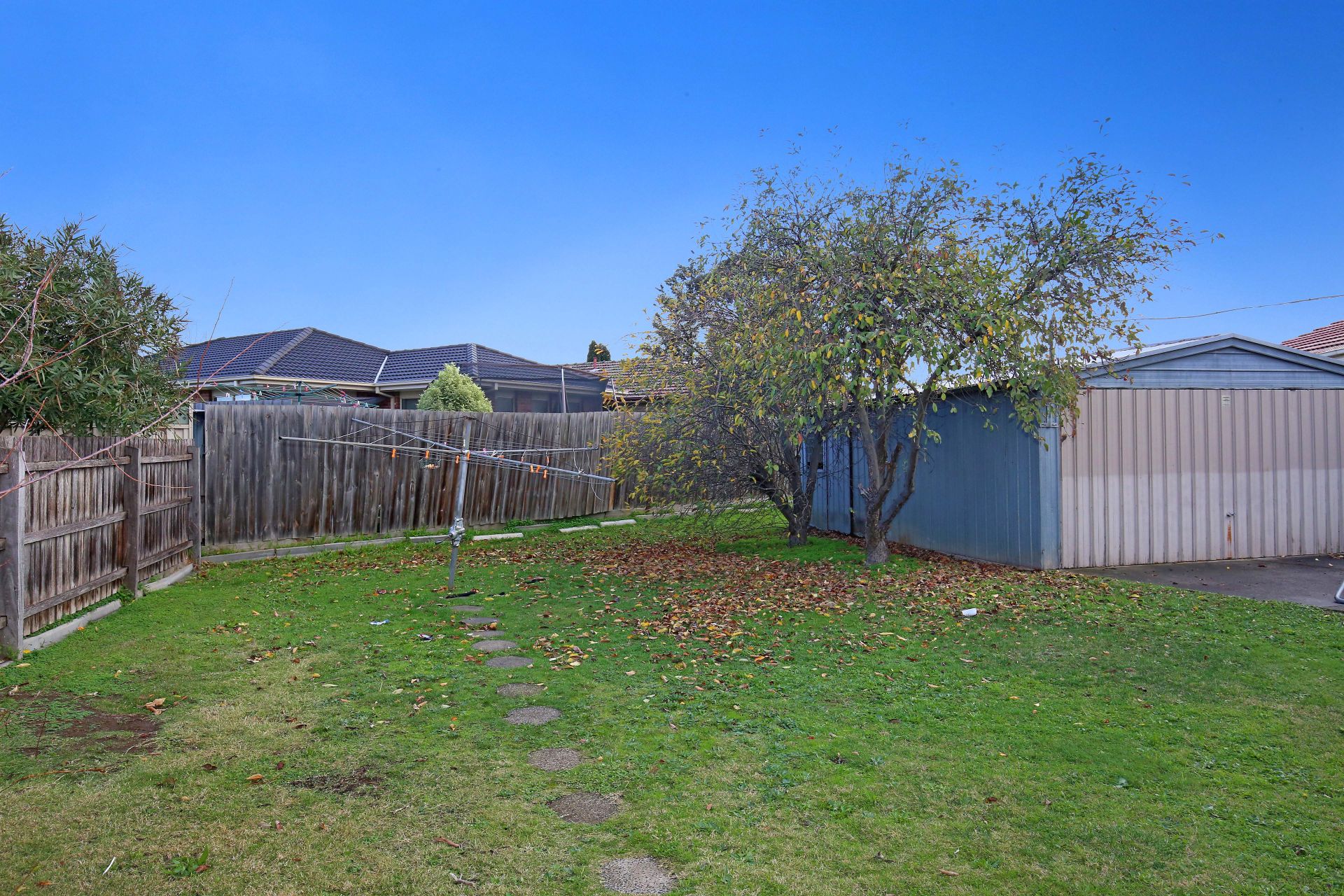 LOCATION, POTENTIAL, LAND ( APPROX 710m2 )