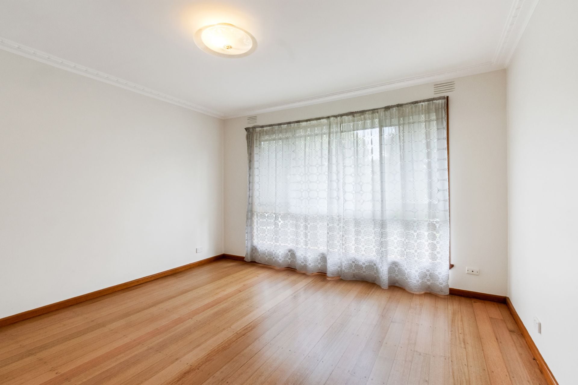 Charming 3-Bedroom home plus Bungalow!