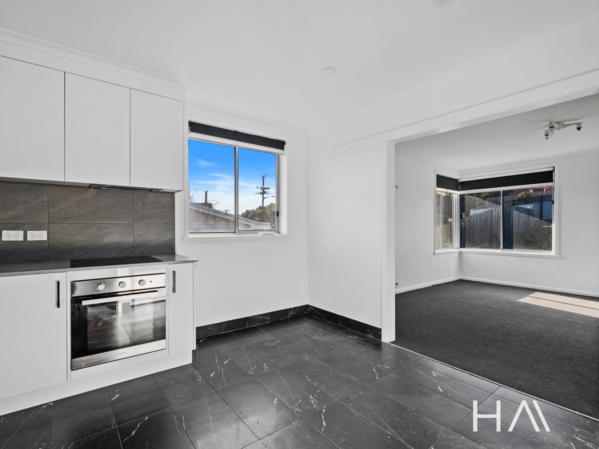 22 Milburn Place Glenorchy, Glenorchy - Thumbnail 2