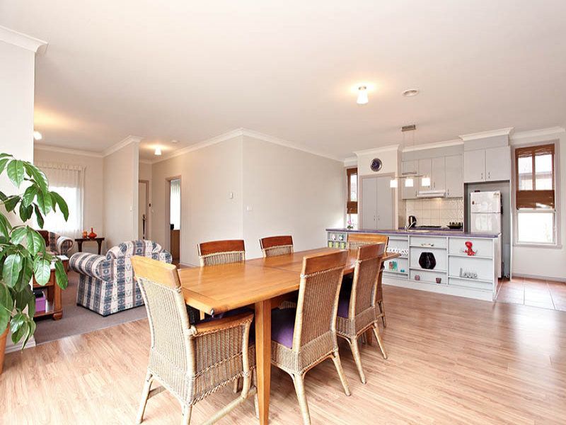19 Alpine Gardens, Caroline Springs - Thumbnail 5