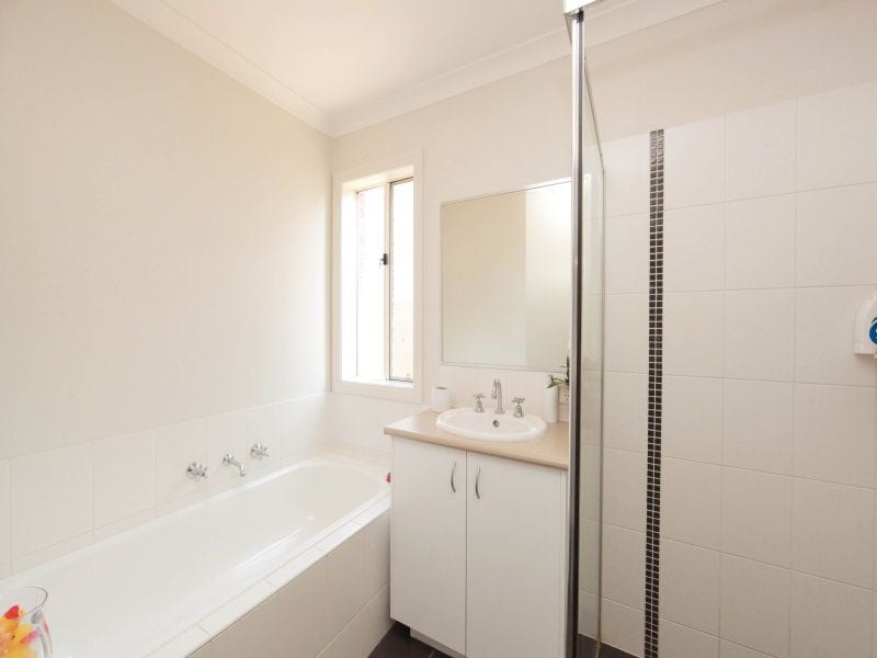 18 Fitzgerald Drive SOUTH MORANG, South Morang - Thumbnail 6