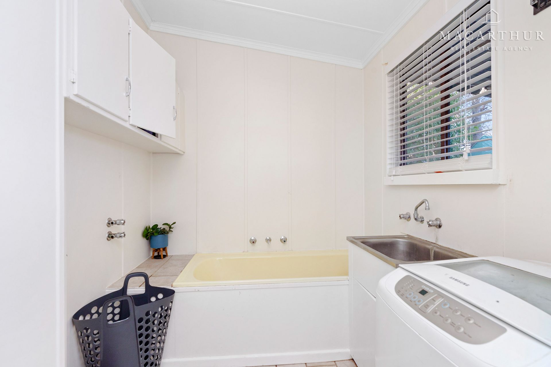 81 Bruce Street North, Coolamon Macarthur Real Estate Agency