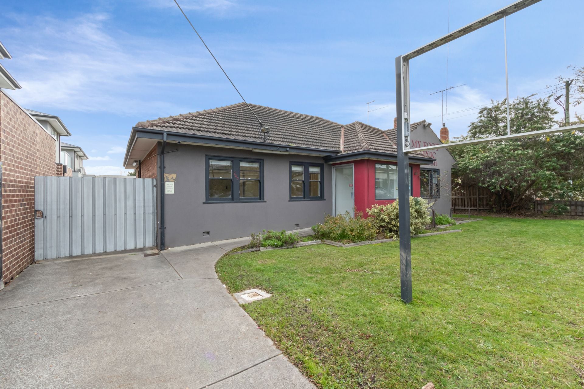Spacious House in Ideal Locale - 9 MONTH LEASE