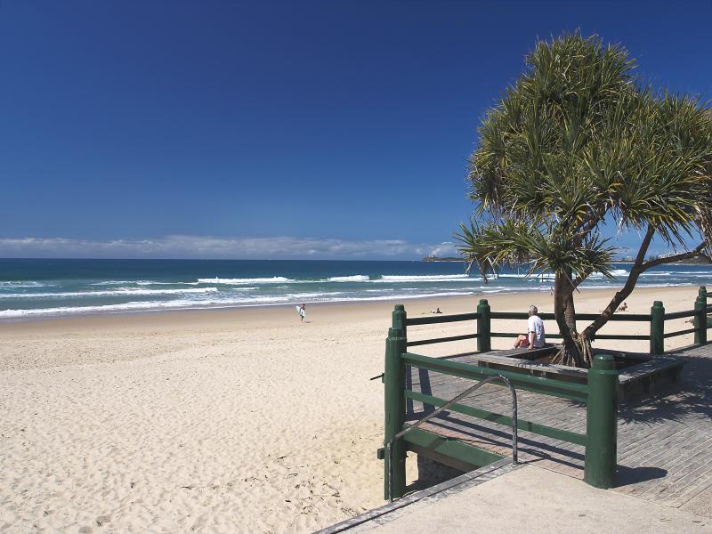 27 Thomas Street MAROOCHYDORE QLD