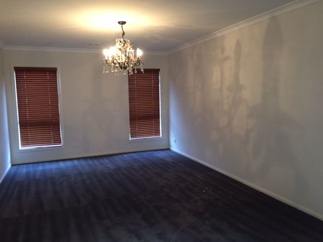 SPACIOUS 4 BEDROOM HOME - AVAILABLE NOW! WALK TO SCHOOLS & SHOPS