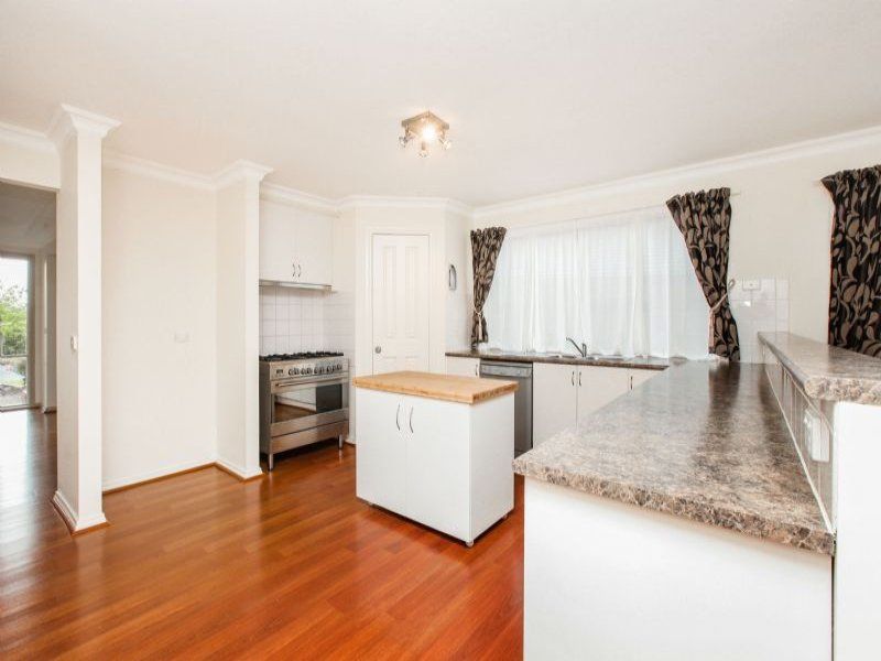 14 Oakview Parade, Caroline Springs - Thumbnail 4