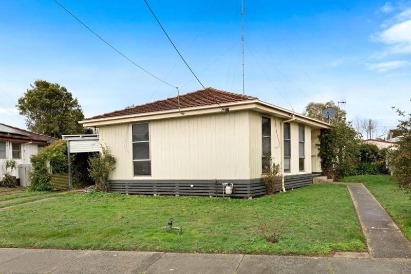 12 Bassett Court COLAC VIC