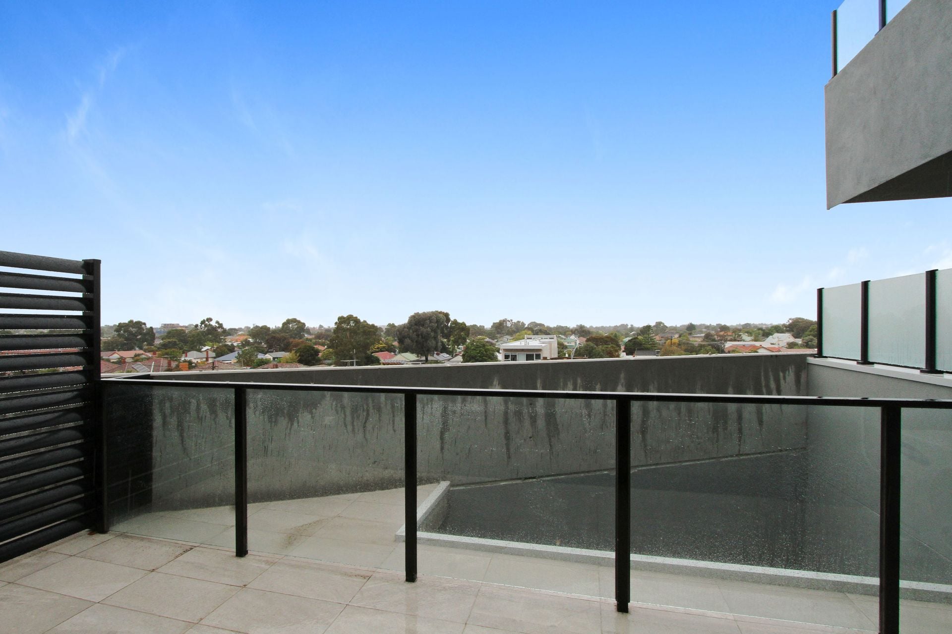 CONTEMPORARY AND CHIC - WELCOME TO 