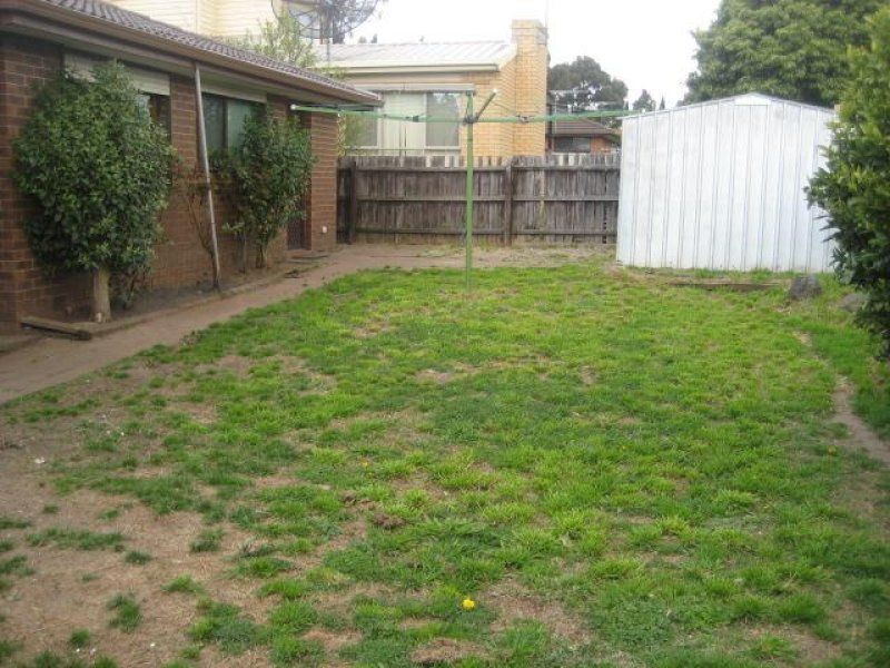 WALKING DISTANCE TO EVERYDAY AMENITIES!