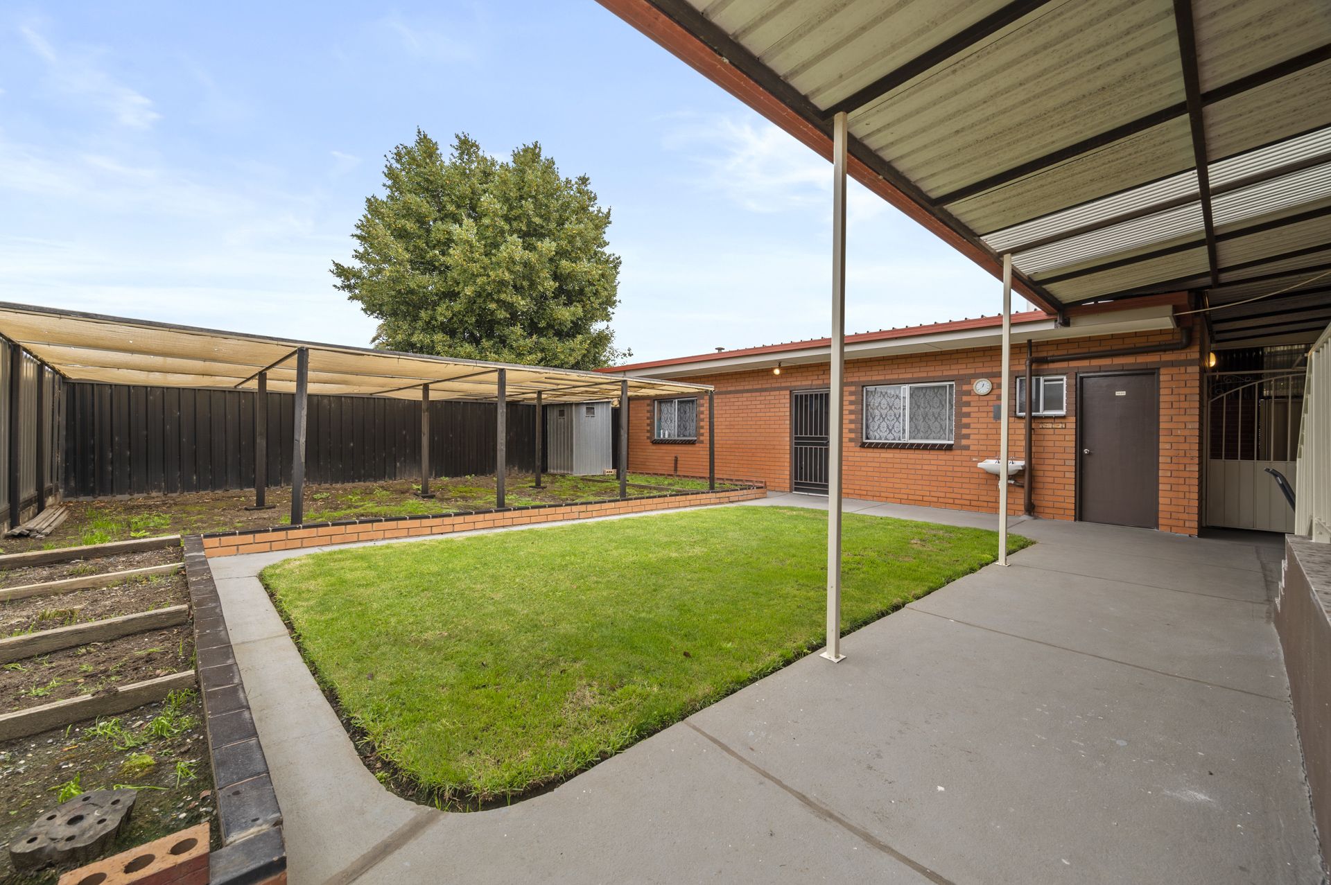 WALK TO SHOPS, SCHOOLS AND EPPING TRAIN STATION
