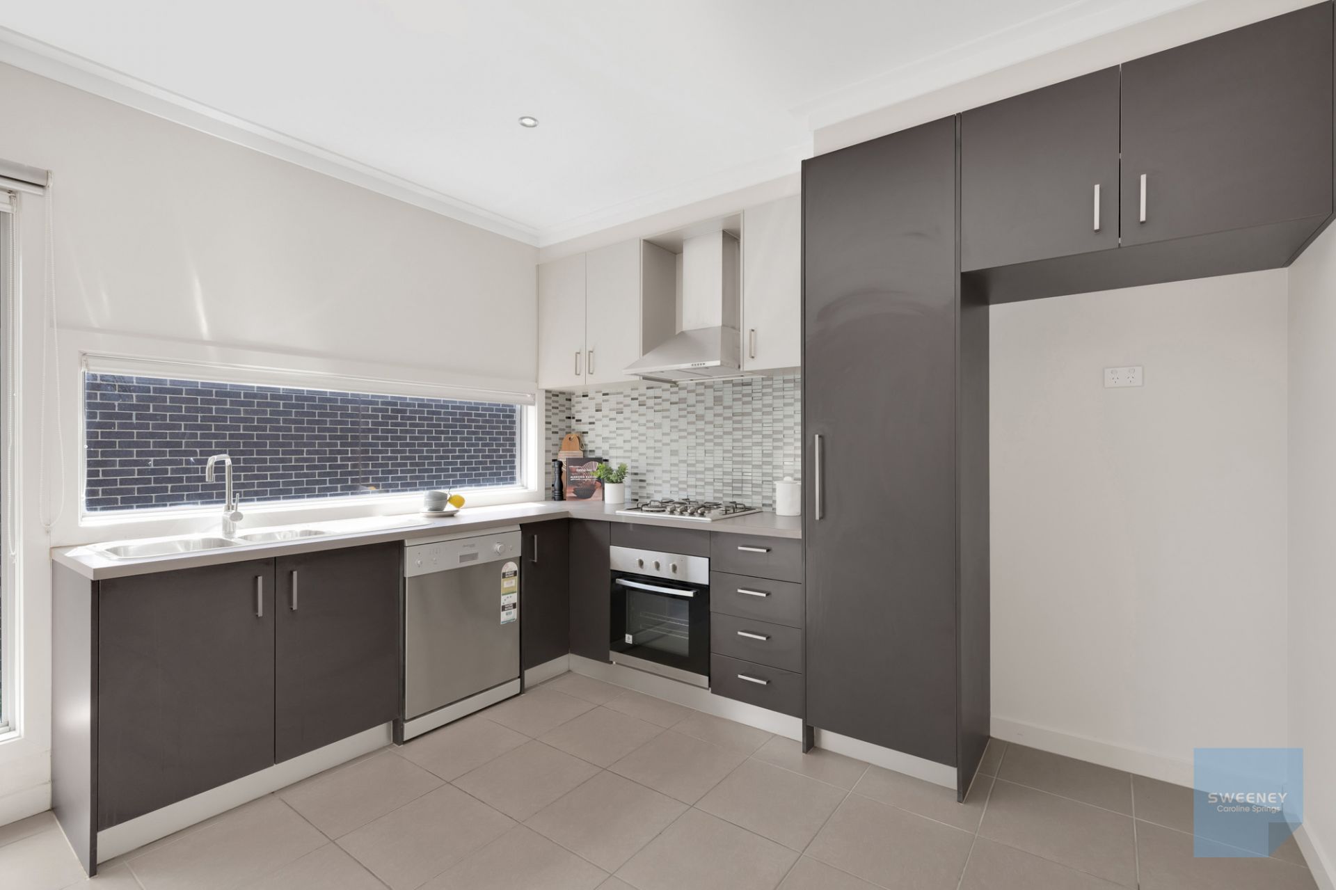 8/69-77 Lancefield Drive, Caroline Springs - Thumbnail 3