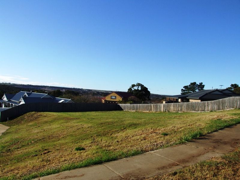 1 Fairway Crescent, Bacchus Marsh - Thumbnail 2