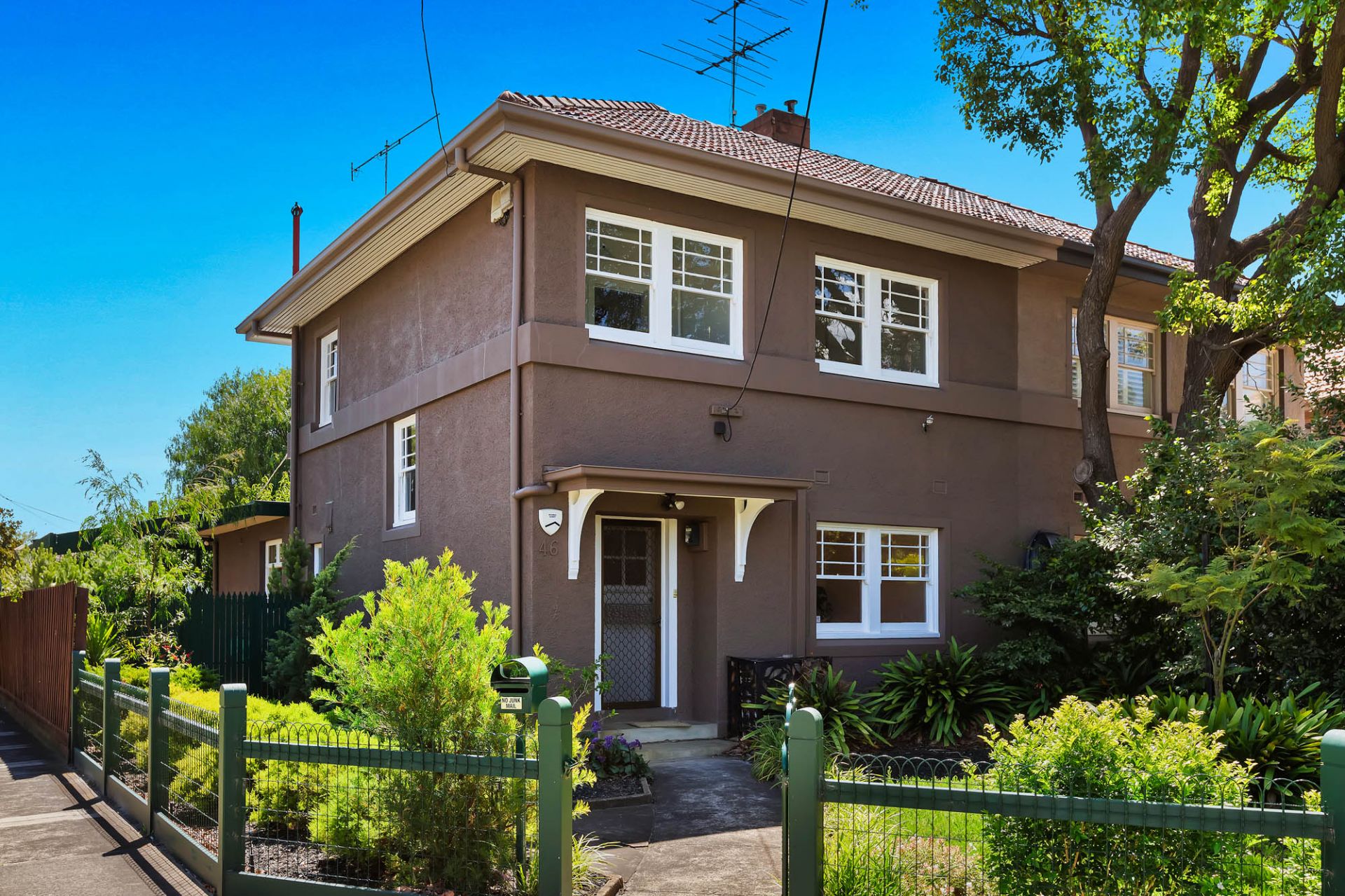 46 Beacon Road, Port Melbourne - Thumbnail 2