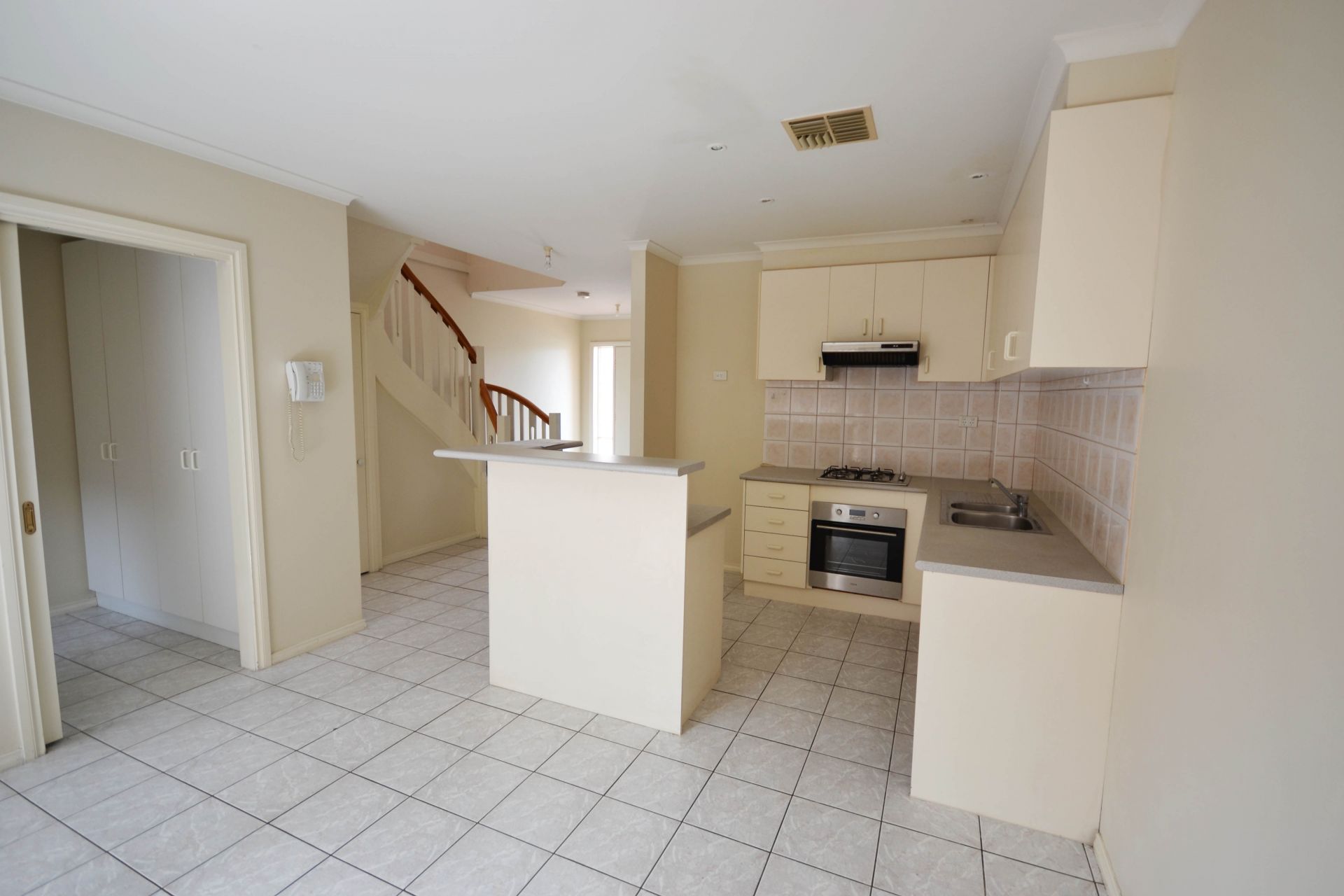 WITHIN WALKING DISTANCE TO SHOPS, TRAIN & BUS