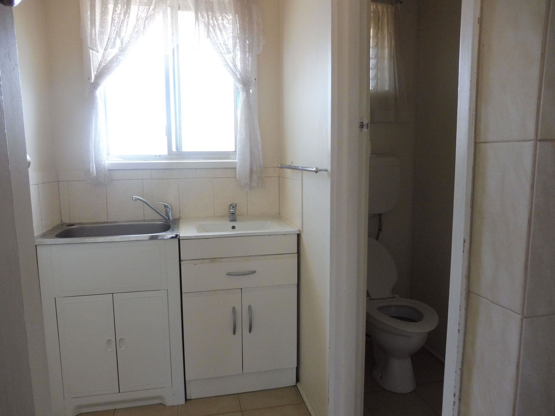 2 BEDROOM UNIT