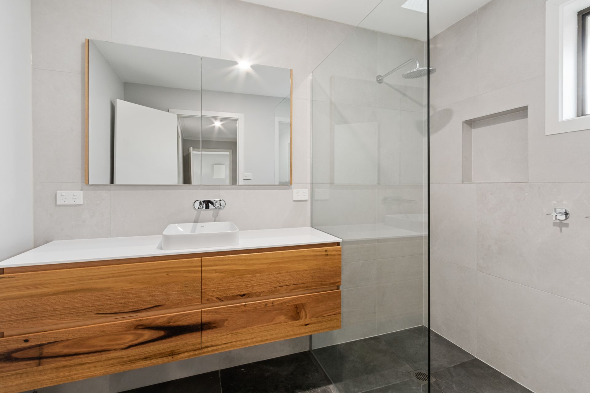 Stunning Unit in Prime Location