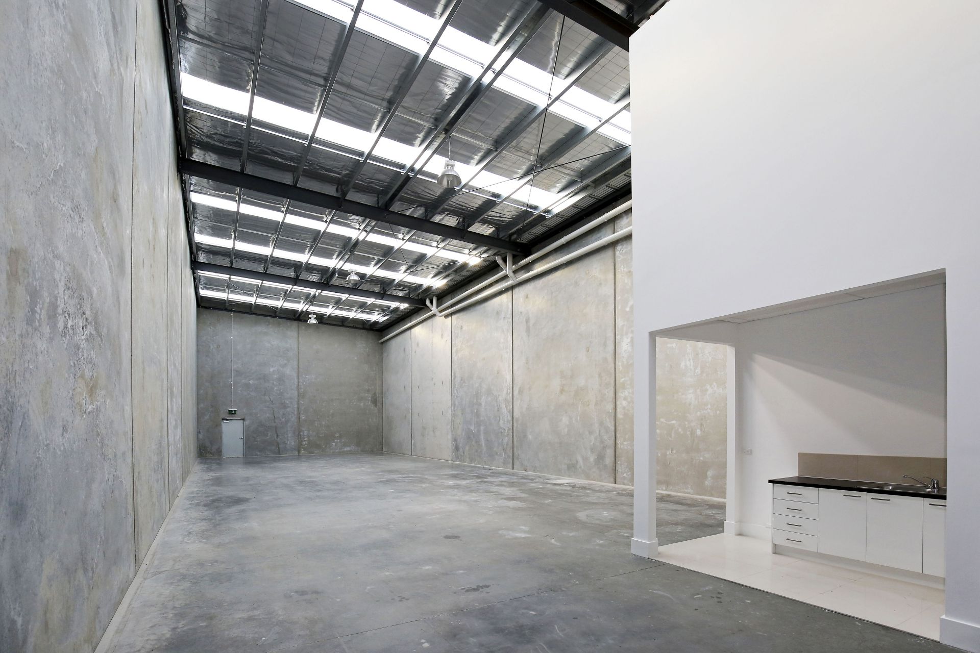 BRAND NEW WAREHOUSE / OFFICE
(ONLY 2 ON SITE)