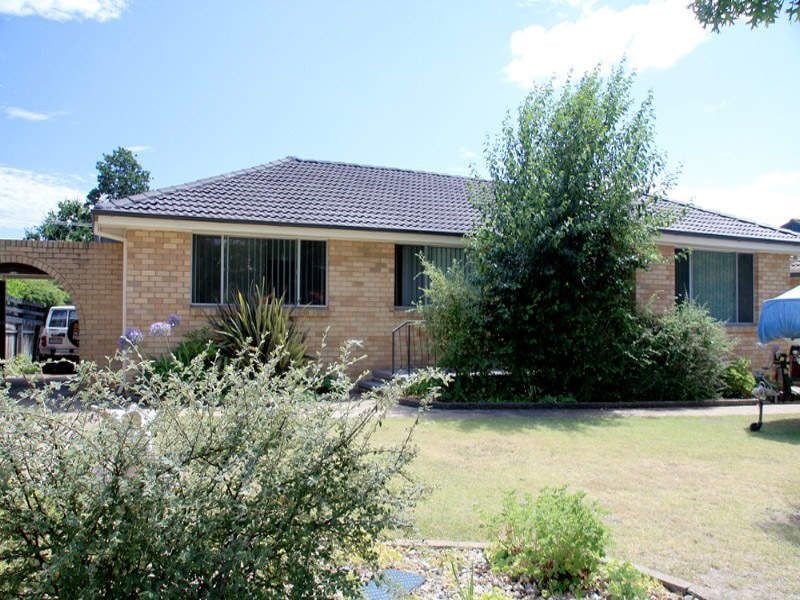 60 Kambalda Crescent, Fisher - Thumbnail 2