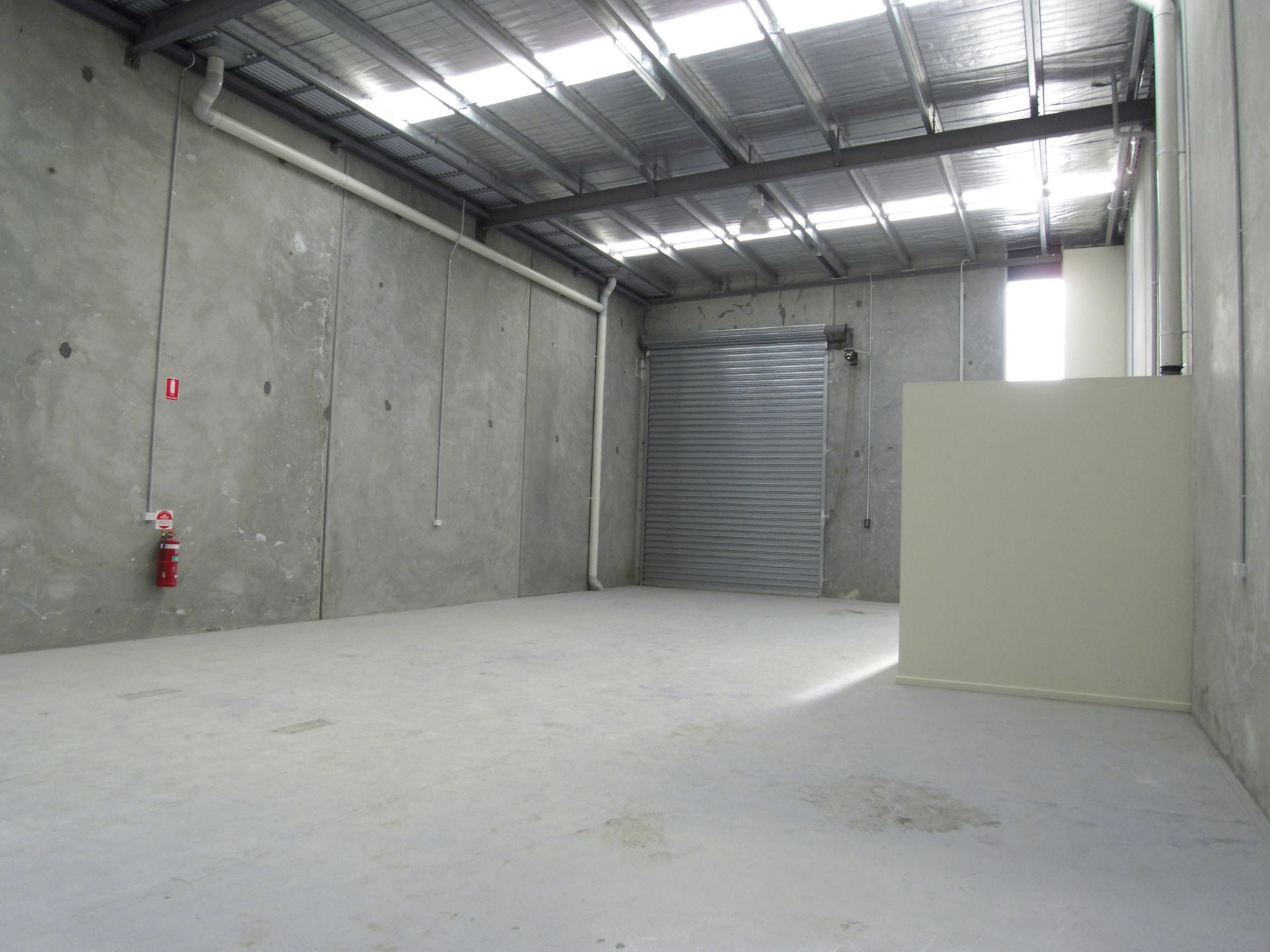 WAREHOUSE OF 164SQM IN THE HUB SOUTH MORANG!!