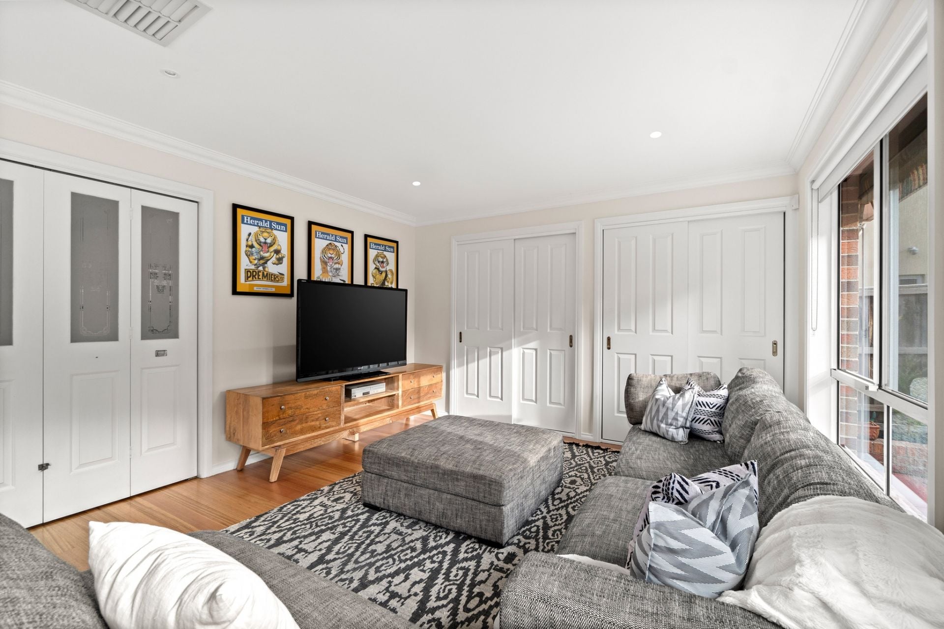 Perfect Family Living Across From Plenty River Gorge