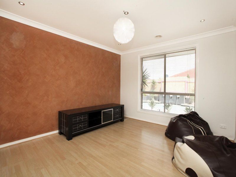 11 Strutt Place, Caroline Springs - Thumbnail 7
