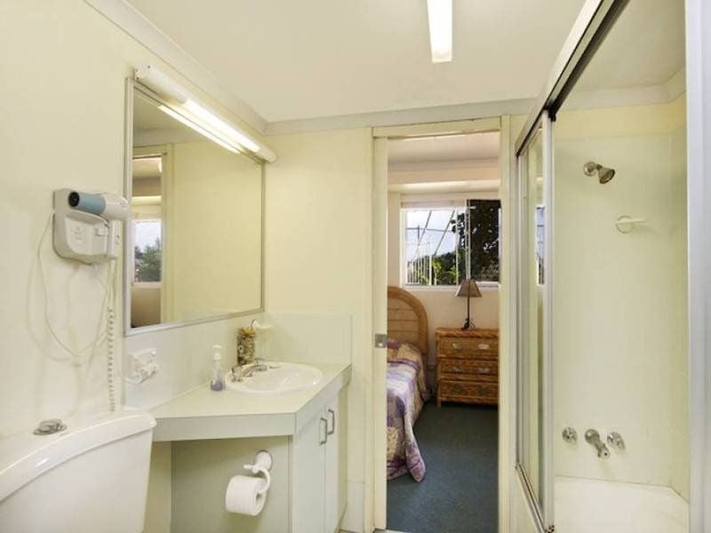 2/66 Marine Parade (Points North) COOLANGATTA QLD, (Points North) Coolangatta - Thumbnail 7