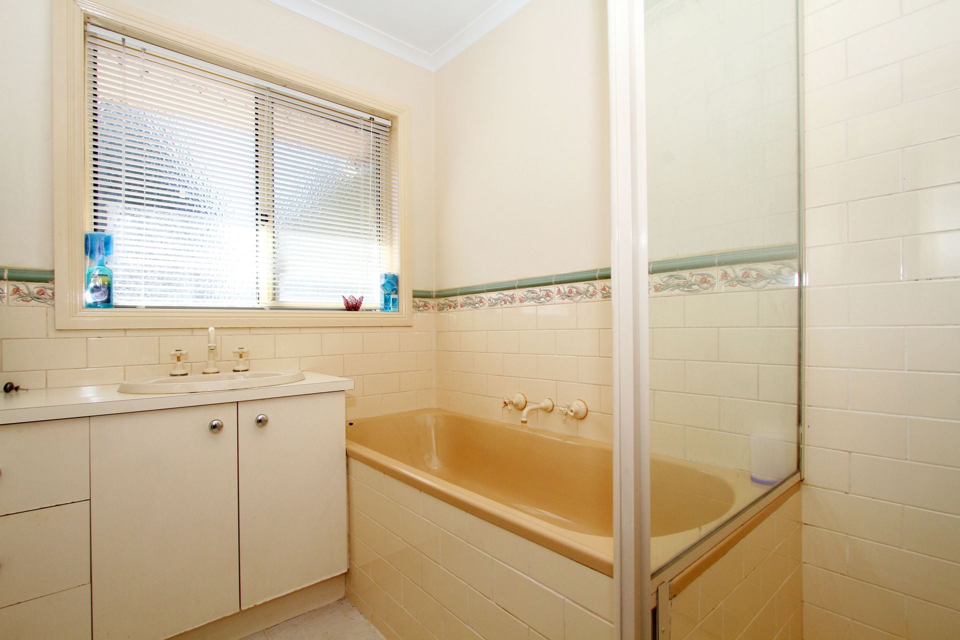 WALKING DISTANCE TO ALL!