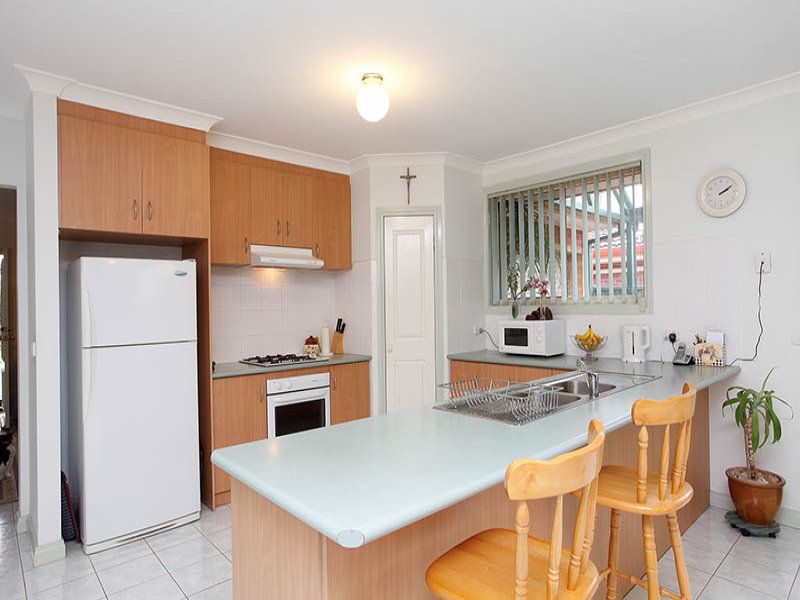 7 William Circuit, Caroline Springs - Thumbnail 4