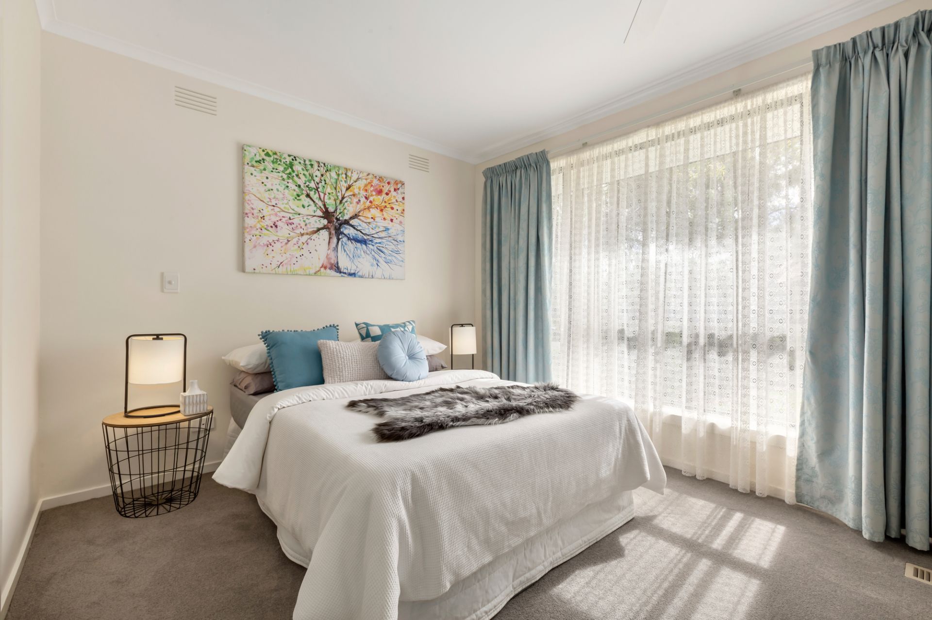 Spacious family living close to schools, shops and RMIT
