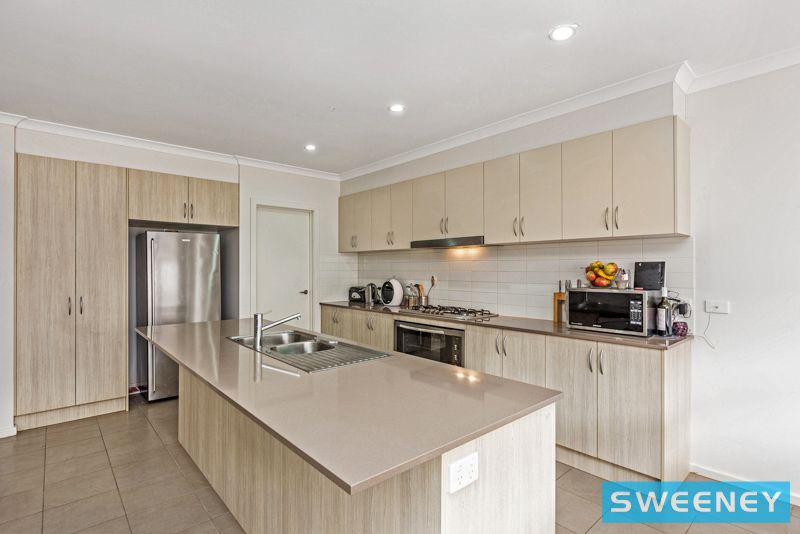 14 Whitetop Drive, Point Cook - Thumbnail 4
