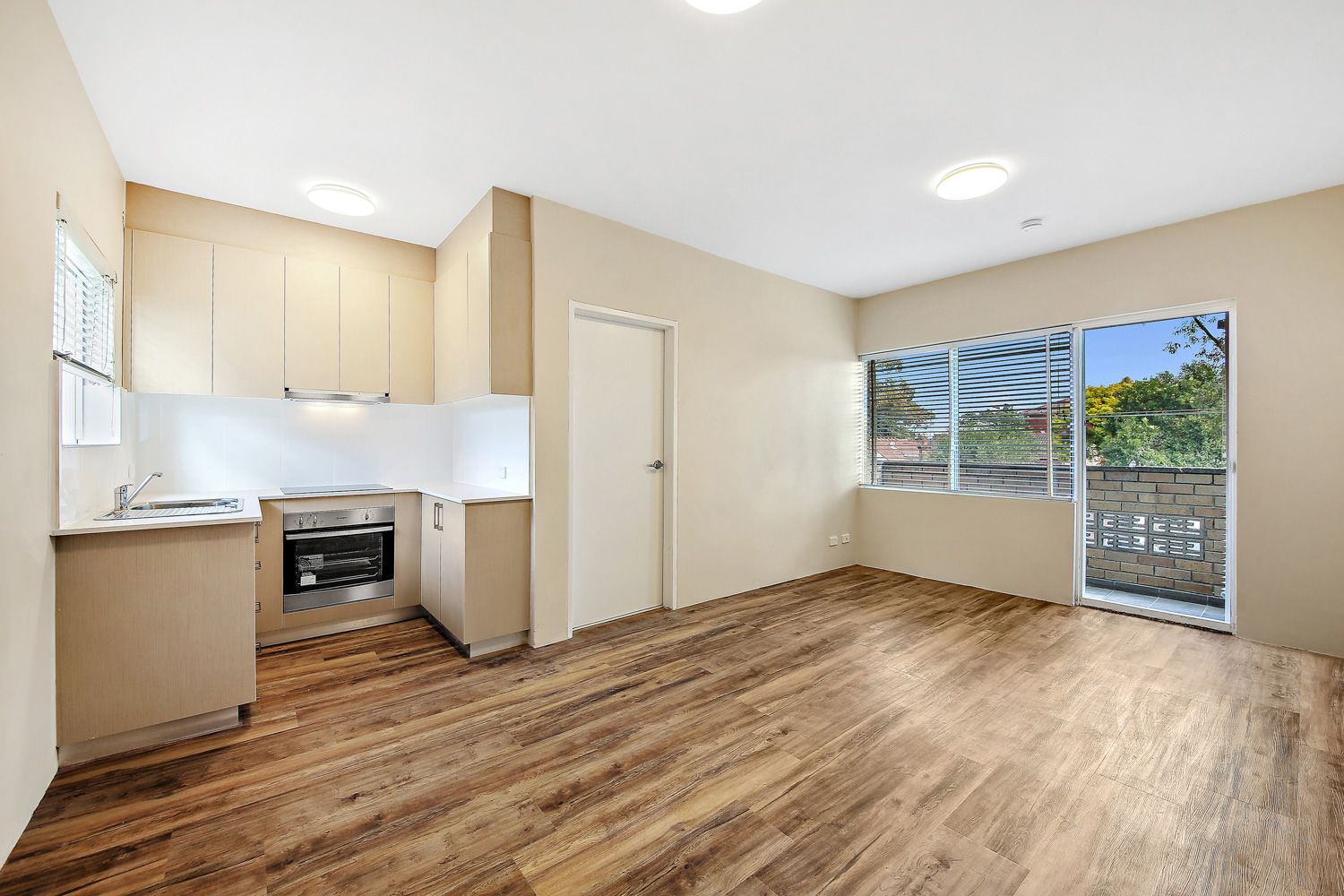 Freshly Renovated 1 Bedroom Unit