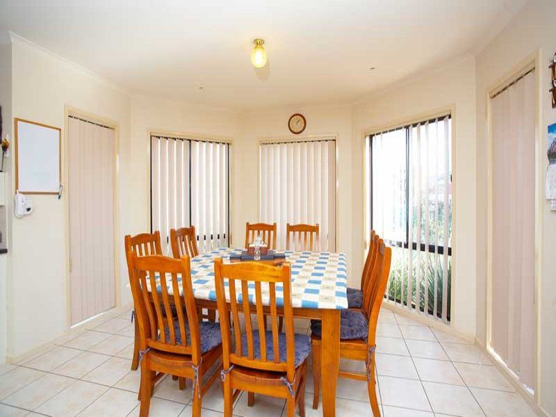 15 Netherton Place, Caroline Springs - Thumbnail 6