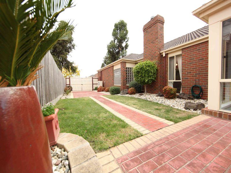 17 Trinity Way SOUTH MORANG, South Morang - Thumbnail 5