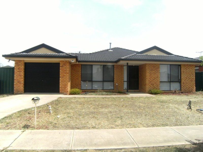 8 Woodbridge Place, Burnside - Thumbnail 2