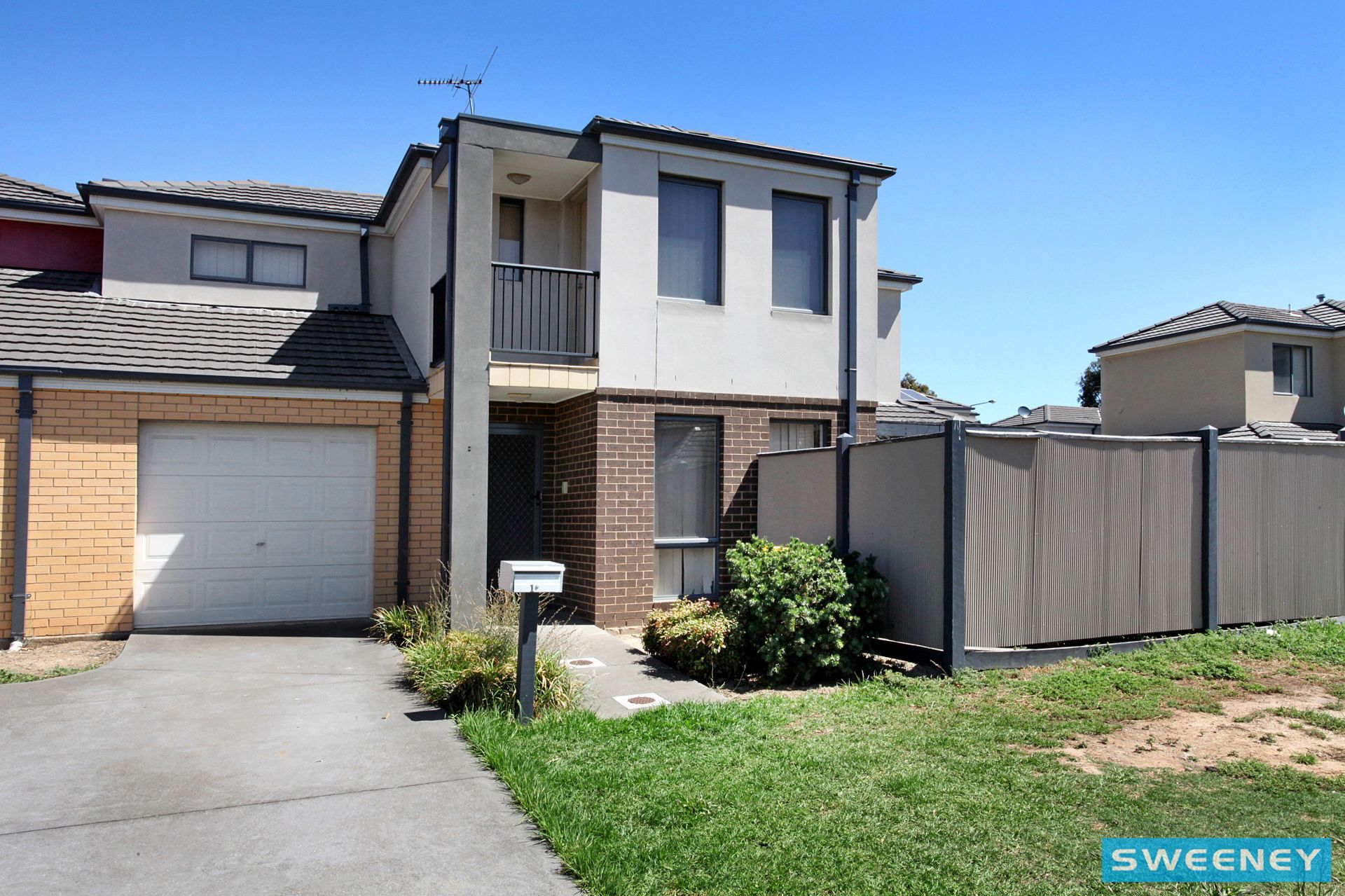1/8 Sherdley Green, Caroline Springs - Thumbnail 2