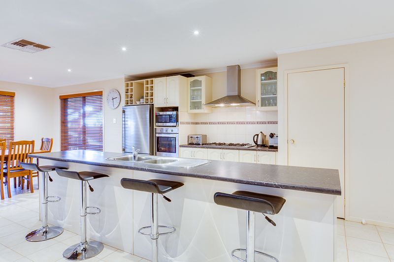 8 Ruddick Place, Bacchus Marsh - Thumbnail 3