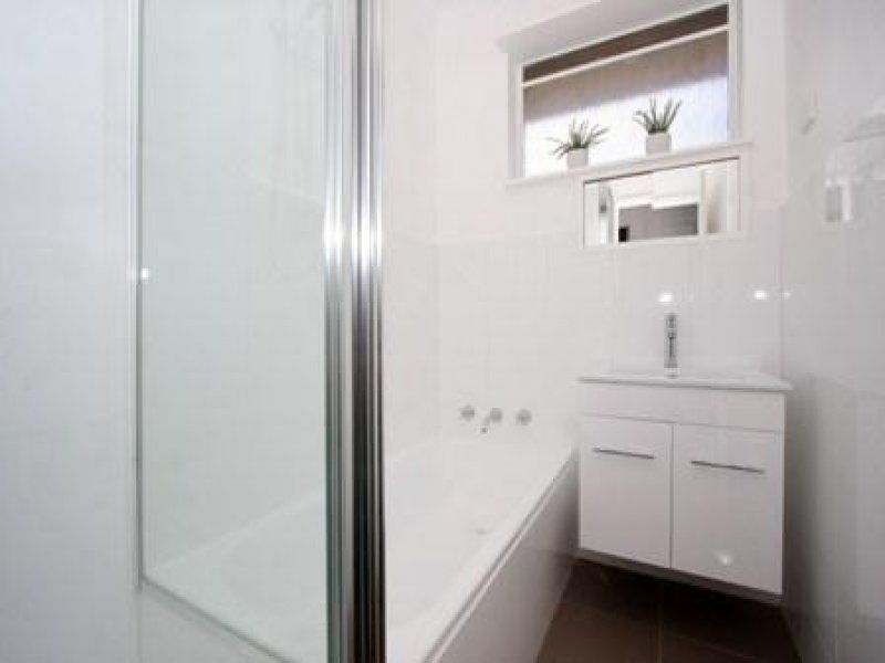 Exceptional 2 Bedroom Unit with Courtyard!