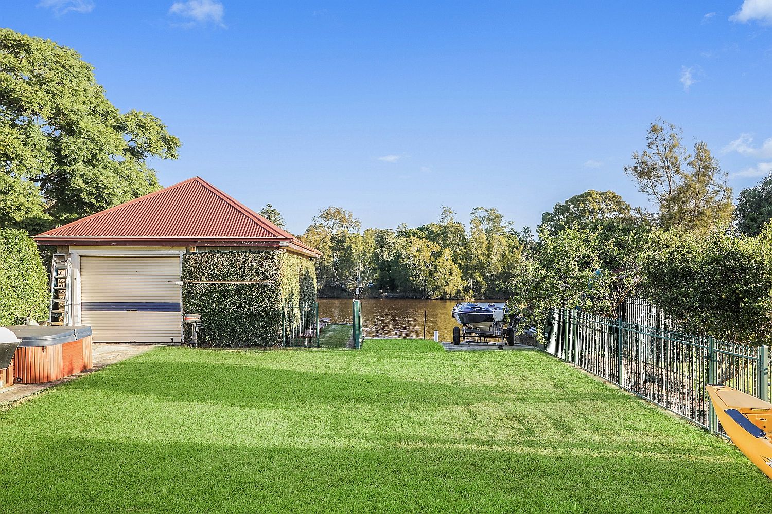 Real Estate For Sale 200 Geoffrey Road Chittaway Point , NSW