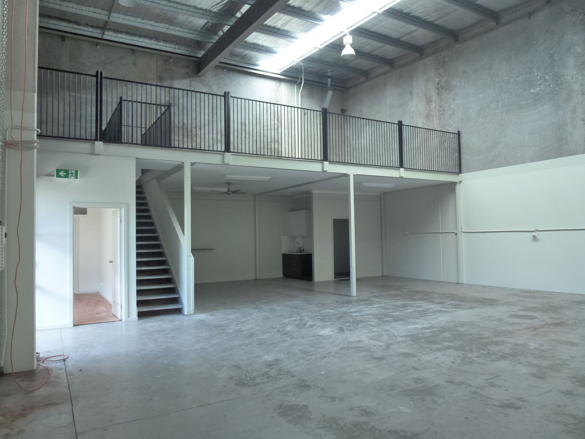 FACTORY/WAREHOUSE WITH OFFICE IN PRIME LOCATION!